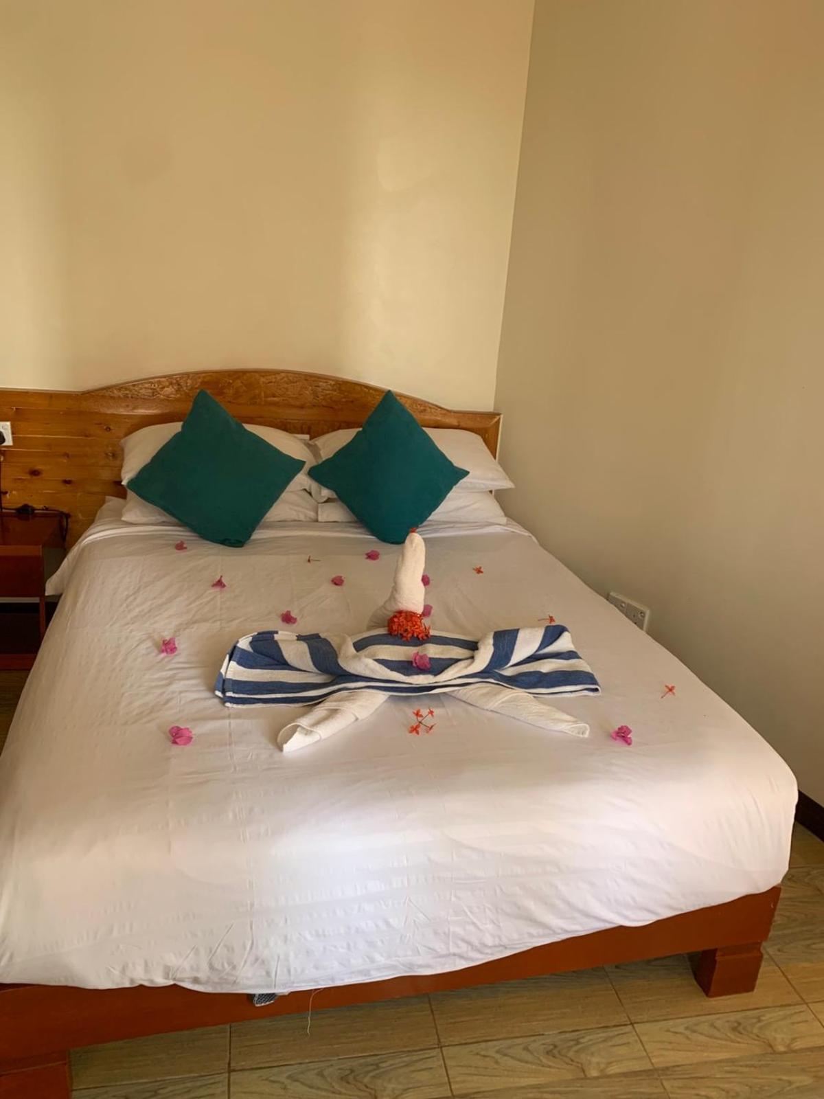 Athens View Hotel Guraidhoo  Exteriör bild